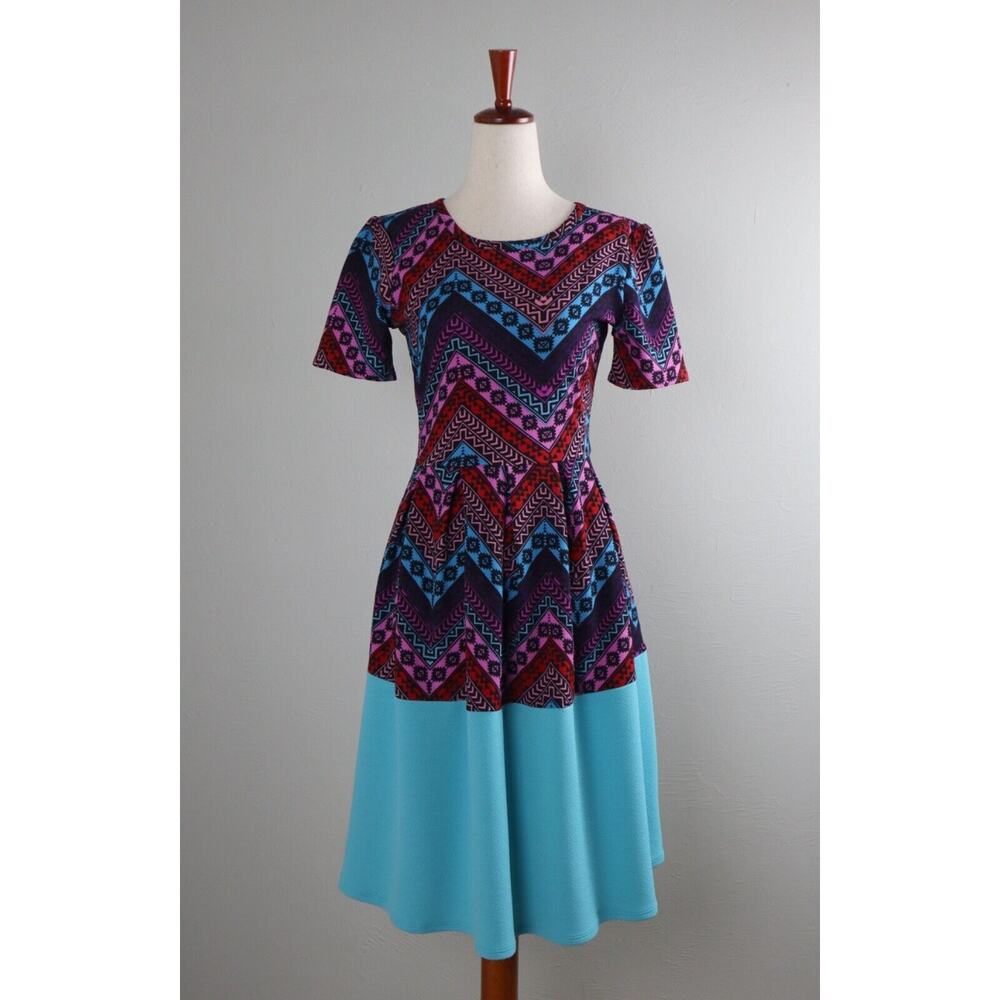 LULAROE Textured Stretch Zig Zag Geo Pleated A-Line Amelia Dress Size Small